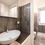 Roncaglia 25, * Μιλάνο